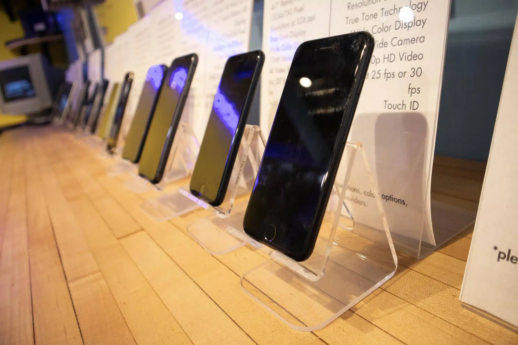 The Pros and Cons of Refurbished Electronics: A Smart Buyer's Guide